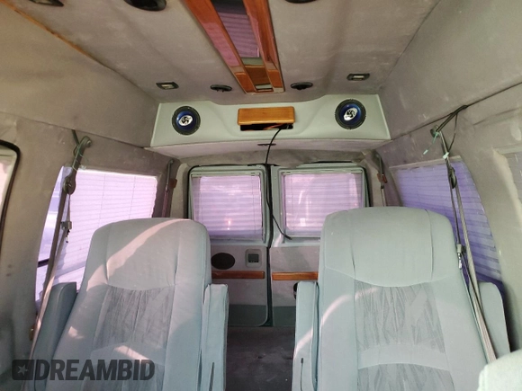 1997 Ford Econoline Commercial z VIN 1FDEE14L8VHB62559, wystawiony jako Copart lot #82719634 z przebiegiem 133 721 mil mil oraz Czysty tytuł • Clean title. Historia ofert i sprzedaży dostępna na DreamBid. Obrazek 10.