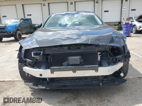 2018 Genesis G80 3.8L with VIN KMHGN4JE8JU240226, listed as a Copart auction lot 61065465 with 39,863 mi miles and Salvage title. Bid and sale history available at DreamBid. Image 5.