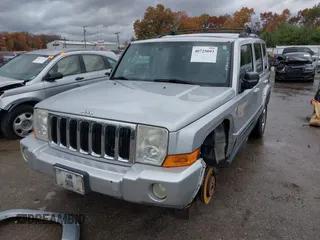 2008 Jeep Commander Limited with VIN 1J8HG58N68C124949, listed as a IAAI auction lot 40725093 with 180,307 mi miles. Bid and sale history available at carsss.com. Image 2.
