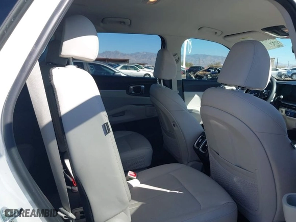 2025 Kia Sorento Hybrid EX with VIN KNDRH4JG7S5288933, listed as a IAAI auction lot 41643070 with 11,341 mi miles. Bid and sale history available at carsss.com. Image 8.