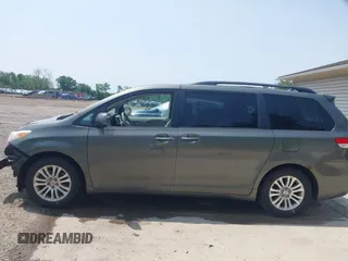 2011 Toyota Sienna XLE AAS z VIN 5TDYK3DC3BS146444, wystawiony jako IAAI lot #42390511 z przebiegiem 230 091 mil mil oraz . Historia ofert i sprzedaży dostępna na DreamBid. Obrazek 15.