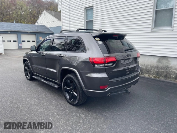 2015 Jeep Grand Cherokee Laredo with VIN 1C4RJFAGXFC233877, listed as a Copart auction lot 54858775 with 231,505 mi miles and Clean Title. Bid and sale history available at carsss.com. Image 3.