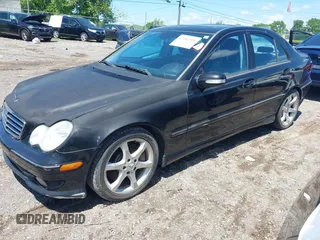 2007 Mercedes-Benz C 230 Sport z VIN WDBRF52H97F909477, wystawiony jako IAAI lot #42182118 z przebiegiem 174 638 mil mil oraz . Historia ofert i sprzedaży dostępna na DreamBid. Obrazek 2.