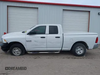 2018 Ram 1500 Express z VIN 1C6RR7FT8JS153794, wystawiony jako IAAI lot #41072931 z przebiegiem 95 060 mil mil oraz . Historia ofert i sprzedaży dostępna na DreamBid. Obrazek 14.