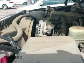 2000 Chevrolet Tahoe LS z VIN 1GNEK13T0YJ166690, wystawiony jako IAAI lot #42937781 z przebiegiem 216 188 mil mil oraz . Historia ofert i sprzedaży dostępna na DreamBid. Obrazek 12.