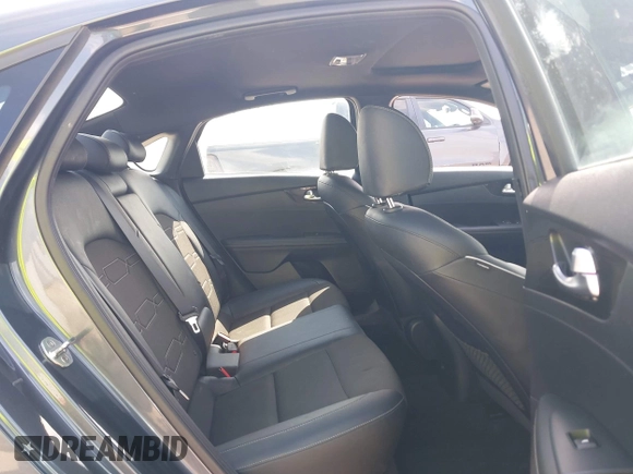 2020 Kia Forte GT-Line z VIN 3KPF34AD8LE164490, wystawiony jako IAAI lot #42066808 z przebiegiem 80 381 mil mil oraz . Historia ofert i sprzedaży dostępna na DreamBid. Obrazek 8.