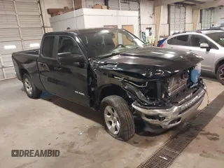 2022 Ram 1500 Big Horn z VIN 1C6RRFBG6NN468729, wystawiony jako IAAI lot #41397769 z przebiegiem 52 553 mil mil oraz . Historia ofert i sprzedaży dostępna na DreamBid. Obrazek 1.