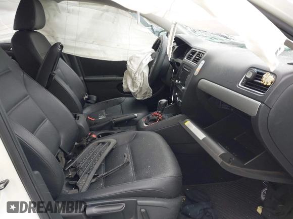 2013 Volkswagen Jetta SE with VIN 3VWDP7AJXDM432740, listed as a IAAI auction lot 42569834 with 118,659 mi miles and . Bid and sale history available at DreamBid. Image 5.