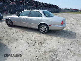 2004 Jaguar XJ 8 z VIN SAJWA71C24SG32778, wystawiony jako IAAI lot #42265164 z przebiegiem 155 872 mil mil oraz . Historia ofert i sprzedaży dostępna na DreamBid. Obrazek 3.