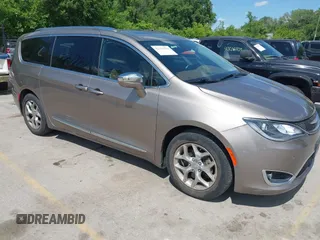 2017 Chrysler Pacifica Limited z VIN 2C4RC1GG9HR786079, wystawiony jako IAAI lot #42331526 z przebiegiem 75 329 mil mil oraz . Historia ofert i sprzedaży dostępna na DreamBid. Obrazek 1.
