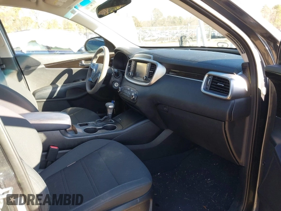2020 Kia Sorento L with VIN 5XYPG4A31LG662078, listed as a IAAI auction lot 41537124 with 65,976 mi miles. Bid and sale history available at carsss.com. Image 5.
