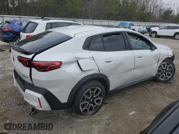 2025 BMW X2 xDrive28i with VIN WBX63GM0XS5085930, listed as a Copart auction lot 44300815 with 8,157 mi miles and Salvage Title. Bid and sale history available at carsss.com. Image 3.