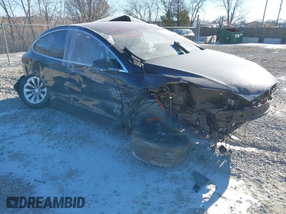 2017 Tesla Model X 90D z VIN 5YJXCBE26HF044710, wystawiony jako IAAI lot #40816228 z przebiegiem Nie podano mil oraz . Historia ofert i sprzedaży dostępna na DreamBid. Obrazek 1.