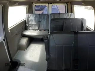 2014 Ford Econoline Cargo Commercial z VIN 1FTNE1EWXEDA22372, wystawiony jako Copart lot #52360385 z przebiegiem 128 803 mil mil oraz Czysty tytuł • Clean title. Historia ofert i sprzedaży dostępna na DreamBid. Obrazek 10.