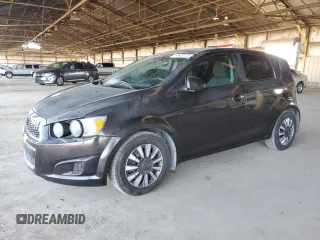 2013 Chevrolet Sonic LS z VIN 1G1JA6SH2D4204524, wystawiony jako Copart lot #53402325 z przebiegiem 139 168 mil mil oraz Czysty tytuł • Clean title. Historia ofert i sprzedaży dostępna na DreamBid. Obrazek 1.