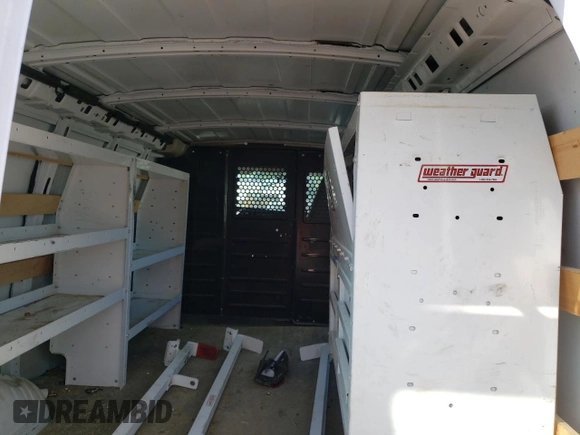 2019 GMC Savana Cargo z VIN 1GTW7AFGXK1316440, wystawiony jako Copart lot #57411764 z przebiegiem 60 298 mil mil oraz Szkody całkowita. Historia ofert i sprzedaży dostępna na DreamBid. Obrazek 10.