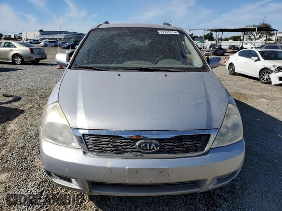 2011 Kia Sedona LX with VIN KNDMG4C71B6393066, listed as a Copart auction lot 77087974 with 158,400 mi miles and Clean Title. Bid and sale history available at carsss.com. Image 5.
