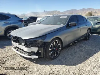 2024 BMW i5 M60 z VIN WBY43FK07RCR13048, wystawiony jako Copart lot #71660944 z przebiegiem 5545 mil mil oraz Szkody całkowita. Historia ofert i sprzedaży dostępna na DreamBid. Obrazek 1.