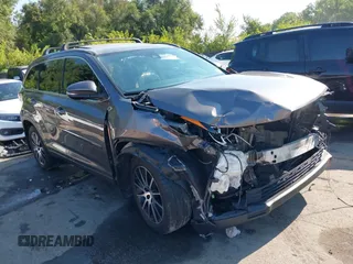 2017 Toyota Highlander XLE z VIN 5TDJZRFH2HS439995, wystawiony jako IAAI lot #39995844 z przebiegiem 166 034 mil mil oraz . Historia ofert i sprzedaży dostępna na DreamBid. Obrazek 1.