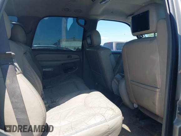 2002 GMC Yukon SLT with VIN 1GKEC13T62R202059, listed as a IAAI auction lot 42023547 with 1 mi miles. Bid and sale history available at carsss.com. Image 8.