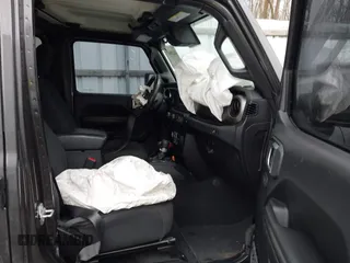 2020 Jeep Wrangler Unlimited Sport z VIN 1C4HJXDN3LW164701, wystawiony jako IAAI lot #41200437 z przebiegiem 102 272 mil mil oraz . Historia ofert i sprzedaży dostępna na DreamBid. Obrazek 5.