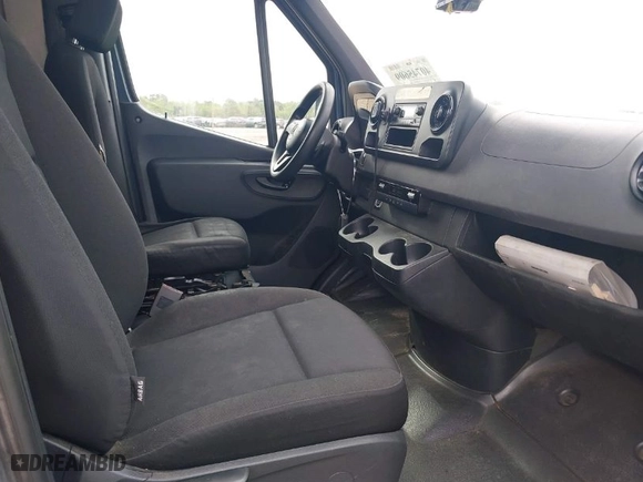 2019 Mercedes-Benz Sprinter Cargo Van with VIN WD4PF1CD1KP126367, listed as a IAAI auction lot 40745609 with 140,903 mi miles. Bid and sale history available at carsss.com. Image 5.