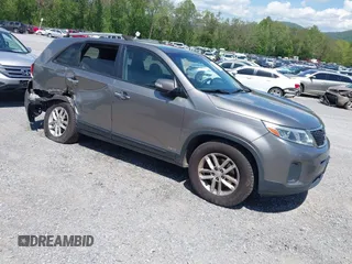 2015 Kia Sorento LX z VIN 5XYKTCA67FG654369, wystawiony jako IAAI lot #42172966 z przebiegiem 170 958 mil mil oraz . Historia ofert i sprzedaży dostępna na DreamBid. Obrazek 1.