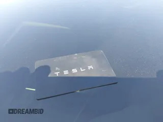 2024 Tesla Model Y Long Range z VIN 7SAYGAEE8RF198286, wystawiony jako IAAI lot #41950454 z przebiegiem 7 611 mil mil oraz . Historia ofert i sprzedaży dostępna na DreamBid. Obrazek 11.