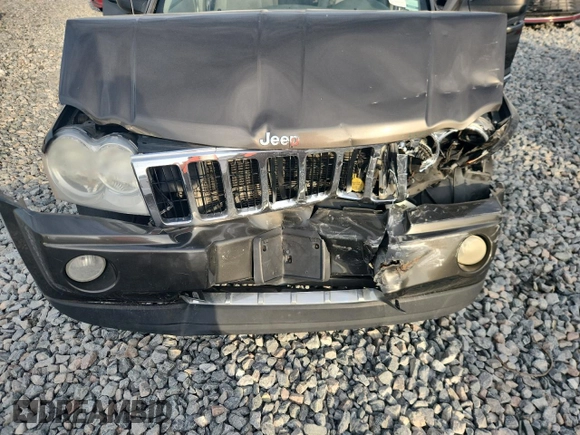 2005 Jeep Grand Cherokee Limited with VIN 1J4HR58235C654101, listed as a Copart auction lot 65961985 with 204,577 mi miles and Non repairable. Bid and sale history available at DreamBid. Image 12.