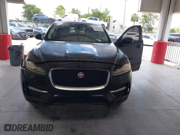2017 Jaguar F-Pace 35t R-Sport z VIN SADCL2BV7HA063633, wystawiony jako IAAI lot #42561114 z przebiegiem 131 230 mil mil oraz . Historia ofert i sprzedaży dostępna na DreamBid. Obrazek 12.