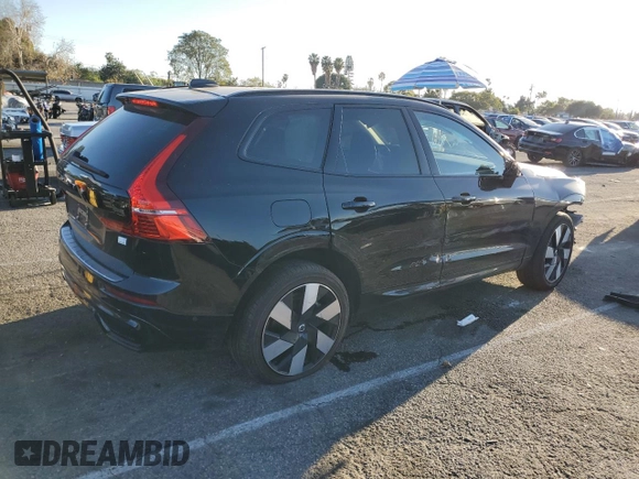 2024 Volvo XC60 Plus Dark Theme z VIN YV4H60DL2R1896845, wystawiony jako Copart lot #46711415 z przebiegiem 24 916 mil mil oraz Szkoda całkowita • Salvage title. Historia ofert i sprzedaży dostępna na DreamBid. Obrazek 3.