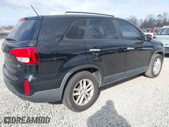 2014 Kia Sorento LX with VIN 5XYKT3A67EG497120, listed as a IAAI auction lot 41706312 with 179,952 mi miles. Bid and sale history available at carsss.com. Image 4.