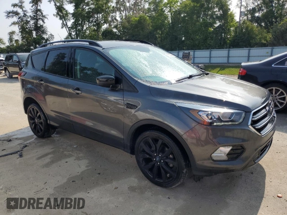 2019 Ford Escape SE z VIN 1FMCU0GD9KUA52728, wystawiony jako Copart lot #58410975 z przebiegiem 109 483 mil mil oraz Czysty tytuł • Clean title. Historia ofert i sprzedaży dostępna na DreamBid. Obrazek 4.