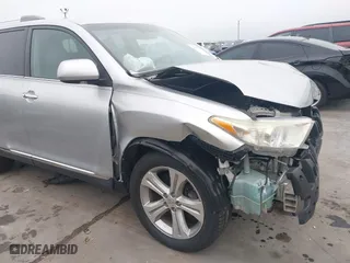 2013 Toyota Highlander Limited with VIN 5TDYK3EH0DS125189, listed as a IAAI auction lot 41077368 with 113,564 mi miles. Bid and sale history available at carsss.com. Image 18.