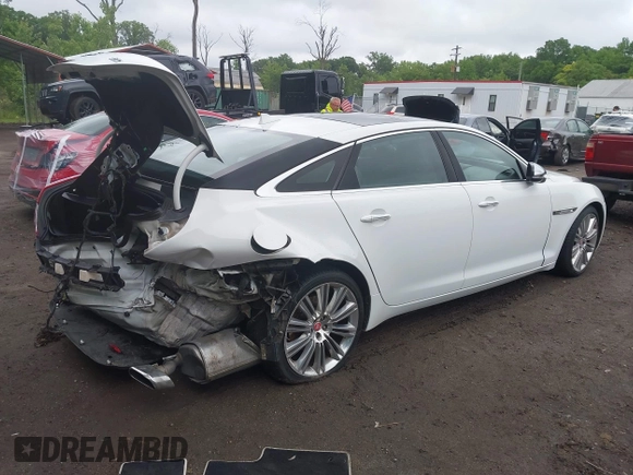 2015 Jaguar XJ Portfolio с VIN SAJWJ2GD2F8V90256, выставлен на аукционе IAAI как лот 42311335 с пробегом 123 299 миль миль и . История ставок и продаж доступна на DreamBid. Изображение 4.
