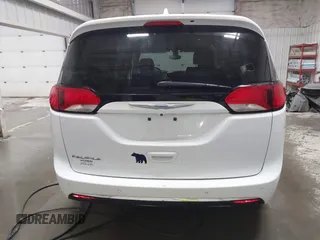 2017 Chrysler Pacifica Touring L z VIN 2C4RC1BG8HR803137, wystawiony jako IAAI lot #41661643 z przebiegiem 113 700 mil mil oraz . Historia ofert i sprzedaży dostępna na DreamBid. Obrazek 17.