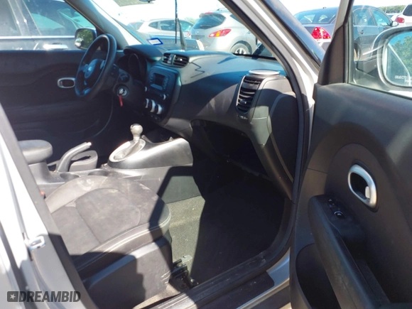 2014 Kia Soul with VIN KNDJN2A22E7722117, listed as a IAAI auction lot 42090386 with 114,695 mi miles. Bid and sale history available at carsss.com. Image 5.