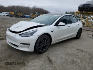 2022 Tesla Model 3 z VIN 5YJ3E1EA5NF324625, wystawiony jako Copart lot #46974745 z przebiegiem 106 617 mil mil oraz Szkoda całkowita • Salvage title. Historia ofert i sprzedaży dostępna na DreamBid. Obrazek 1.