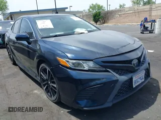 2019 Toyota Camry LE z VIN 4T1B11HK6KU767554, wystawiony jako IAAI lot #42246918 z przebiegiem 104 275 mil mil oraz . Historia ofert i sprzedaży dostępna na DreamBid. Obrazek 1.