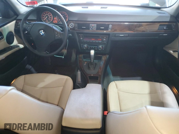2011 BMW 3 Series 328i xDrive z VIN WBAPK5C55BF123867, wystawiony jako Copart lot #54008675 z przebiegiem 136 222 mil mil oraz Szkoda całkowita • Salvage title. Historia ofert i sprzedaży dostępna na DreamBid. Obrazek 8.