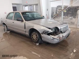 2005 Ford Crown Victoria LX with VIN 2FAFP74W95X158705, listed as a IAAI auction lot 41593553 with 276,940 mi miles. Bid and sale history available at carsss.com. Image 1.