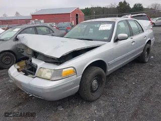 2003 Ford Crown Victoria LX with VIN 2FAFP74W53X151974, listed as a IAAI auction lot 40887020 with 186,149 mi miles. Bid and sale history available at carsss.com. Image 2.