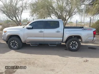 2020 Toyota Tacoma SR5 with VIN 3TMCZ5AN1LM324828, listed as a IAAI auction lot 40977362 with 33,906 mi miles and . Bid and sale history available at DreamBid. Image 14.