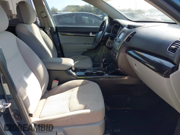 2014 Kia Sorento LX with VIN 5XYKT4A71EG462295, listed as a IAAI auction lot 41508742 with 144,234 mi miles and . Bid and sale history available at carsss.com. Image 5.