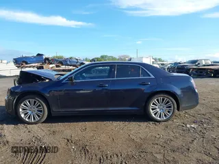 2011 Chrysler 300 Limited z VIN 2C3CA5CG3BH573543, wystawiony jako IAAI lot #41862364 z przebiegiem 165 573 mil mil oraz . Historia ofert i sprzedaży dostępna na DreamBid. Obrazek 14.
