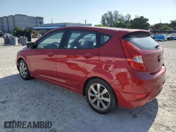 2013 Hyundai Accent SE z VIN KMHCU5AE0DU121047, wystawiony jako Copart lot #57244285 z przebiegiem 42 655 mil mil oraz Szkoda całkowita • Salvage title. Historia ofert i sprzedaży dostępna na DreamBid. Obrazek 2.