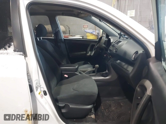 2007 Toyota RAV4 Sport with VIN JTMBK32V676013209, listed as a IAAI auction lot 41404158 with 190,052 mi miles. Bid and sale history available at carsss.com. Image 5.
