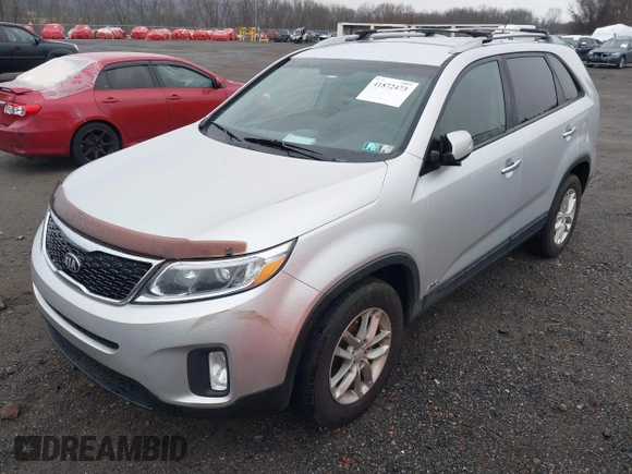 2015 Kia Sorento LX with VIN 5XYKTDA68FG582720, listed as a IAAI auction lot 41872473 with 242,994 mi miles. Bid and sale history available at carsss.com. Image 17.