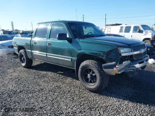 2005 Chevrolet Silverado 1500 LS with VIN 2GCEK13T251180220, listed as a IAAI auction lot 41680820 with 256,321 mi miles. Bid and sale history available at carsss.com. Image 1.