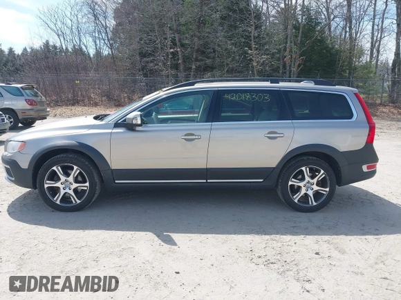 2012 Volvo XC70 T6 with VIN YV4902BZXC1137733, listed as a IAAI auction lot 42018303 with Not Provided miles and . Bid and sale history available at DreamBid. Image 14.